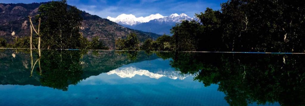 Vue de la montagne depuis la piscine